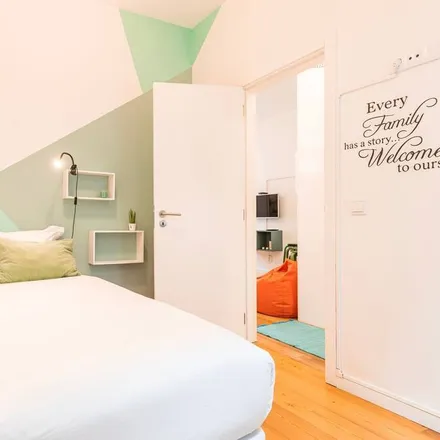 Rent this 2 bed apartment on Café Pastelaria Climar in Rua das Fontainhas 228, 2750-134 Cascais