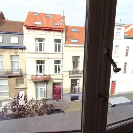 Rent this 7 bed apartment on Rue des Confédérés - Eedgenotenstraat 56 in 1000 Brussels, Belgium