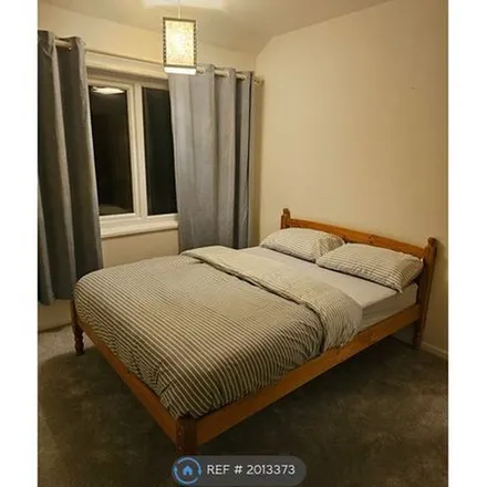 Rent this 3 bed duplex on 62 Birdwood Road in Cambridge, CB1 3TE