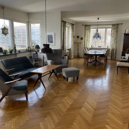 Rent this 7 bed apartment on Drottninggatan 69 in 252 22 Helsingborg, Sweden
