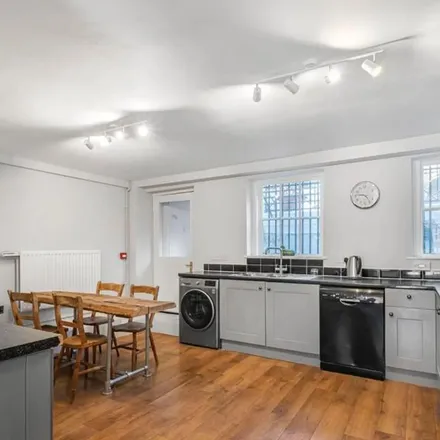 Rent this 5 bed apartment on The Pilgrim in 247 Kennington Lane, London