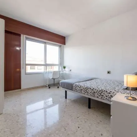 Rent this 5 bed apartment on Banco de Valencia in Avinguda del Port, 46023 Valencia