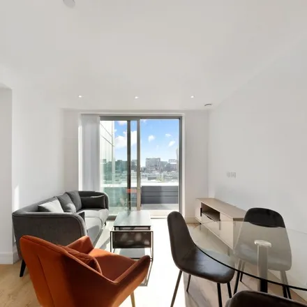Rent this 1 bed apartment on Cassia House in Piazza Walk, London