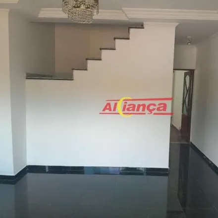 Rent this 4 bed house on Rua Noel Rosa in Paraventi, Guarulhos - SP