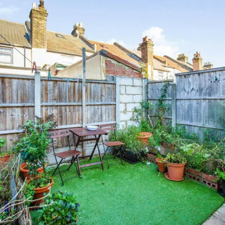 Image 3 - 123 Grosvenor Road, London, E7 8JB, United Kingdom - Townhouse for sale