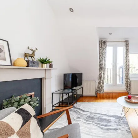 Rent this 3 bed apartment on Chepstow Hall in 29-31 Earl's Court Square, London