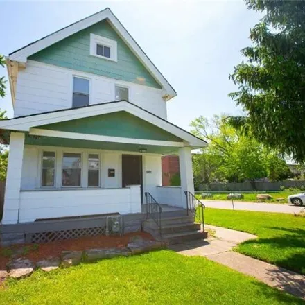 Image 2 - 8756 Silverton Avenue, Cleveland, OH 44102, USA - House for sale