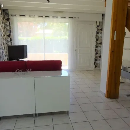 Rent this 2 bed apartment on 28 Avenue Pierre Brossolette in 40000 Mont-de-Marsan, France