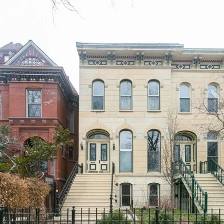 Buy this 7 bed house on 1262 W Lexington St in Chicago, Illinois