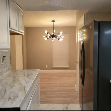 Image 2 - 919 South Weatherred Drive, Richardson, TX 75080, USA - Condo for sale