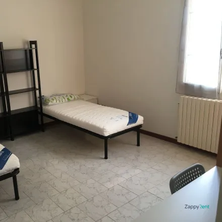 Image 2 - Via de' Carracci, 40122 Bologna BO, Italy - Room for rent