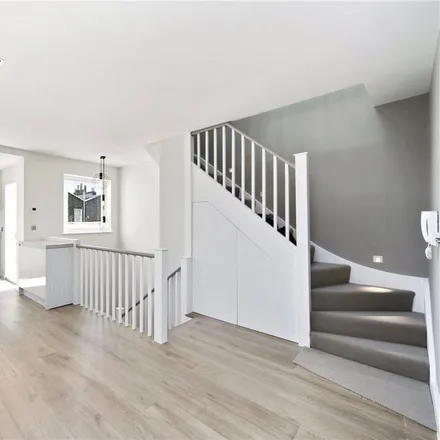 Rent this 2 bed apartment on 29 Sutherland Place in London, W2 5DN