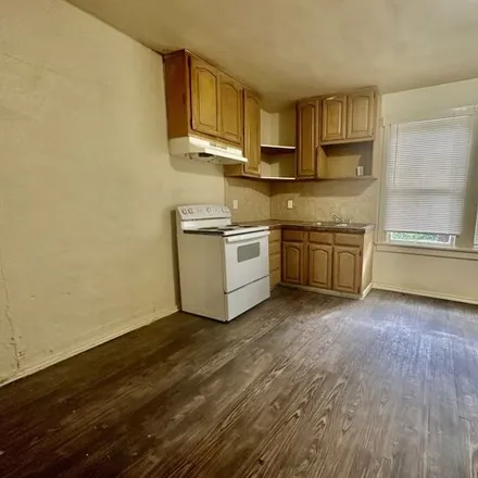 Image 3 - 2320 South Mittman Street, San Antonio, TX 78210, USA - House for rent