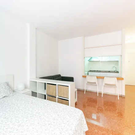 Image 3 - Carrer de Joaquín Costa, 64, 08001 Barcelona, Spain - Apartment for rent