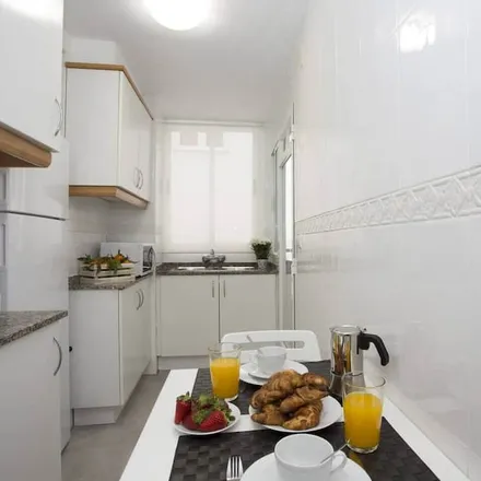 Rent this 3 bed apartment on Torre San Bartolomé Apostol in Carrer de la Concòrdia, 46003 Valencia