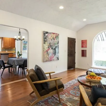 Image 3 - 8662 Rugby Drive, West Hollywood, CA 90069, USA - House for sale