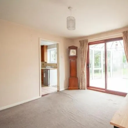 Image 4 - Roundway, Waterlooville, PO7 7QB, United Kingdom - House for sale