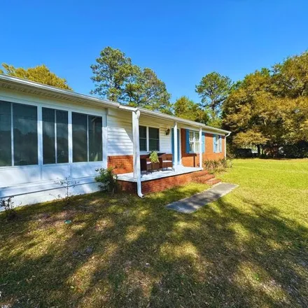 Image 4 - 454 Nine Foot Road, Newport, Carteret County, NC 28570, USA - House for sale