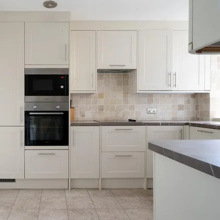 Image 2 - Chesterfield House, Chesterfield Gardens, London, W1J 7TL, United Kingdom - Apartment for rent