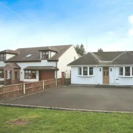 Buy this 3 bed house on Crick Road in Rugby, CV21 4DY