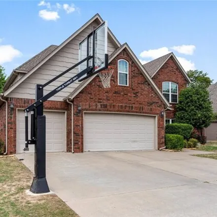 Image 2 - 1612 West Lincoln Place, Broken Arrow, OK 74012, USA - House for sale