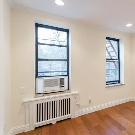 Image 3 - E 99 St, New York, NY, USA - Apartment for rent