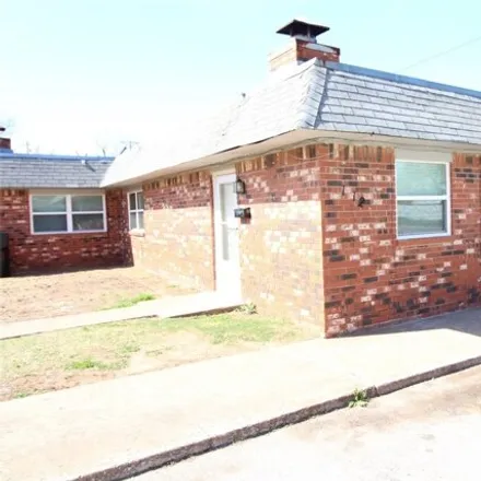 Image 2 - 115 Northeast 12th Street, Moore, OK 73160, USA - House for rent