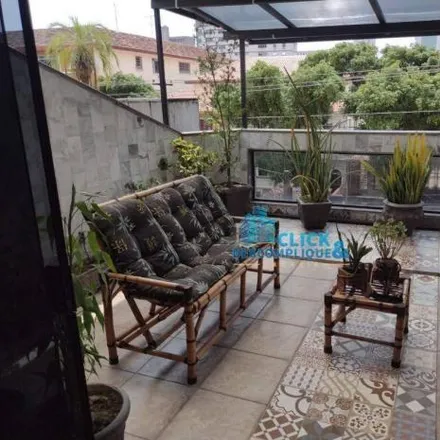 Rent this 3 bed house on Rua Doutor Luís Suplici in Gonzaga, Santos - SP