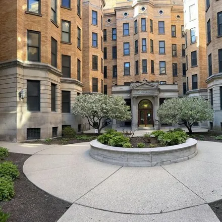 Image 1 - 550-568 West Surf Street, Chicago, IL 60657, USA - Condo for rent