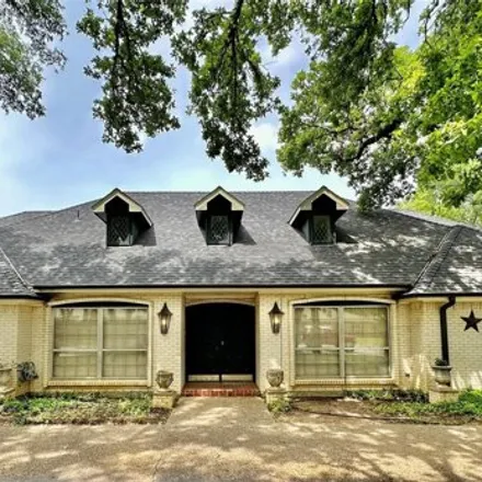 Image 1 - 900 Oakmont Lane North, Fort Worth, TX 76112, USA - House for sale