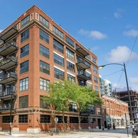 Buy this 2 bed condo on 850 West Adams Street in Chicago, IL 60607