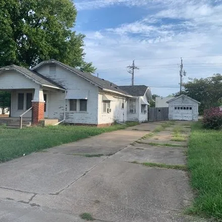Buy this 2 bed house on 800 East Delaware Avenue in McAlester, OK 74501