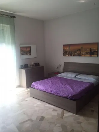 Image 1 - Stella Marina, Viale Famagosta, 31, 20142 Milan MI, Italy - Room for rent