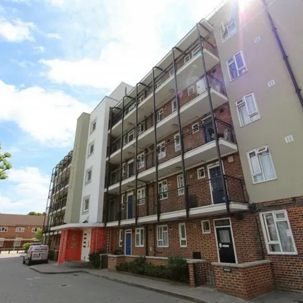 Image 3 - Ashcombe House, Grace Street, Bromley-by-Bow, London, E3 3DJ, United Kingdom - Apartment for rent