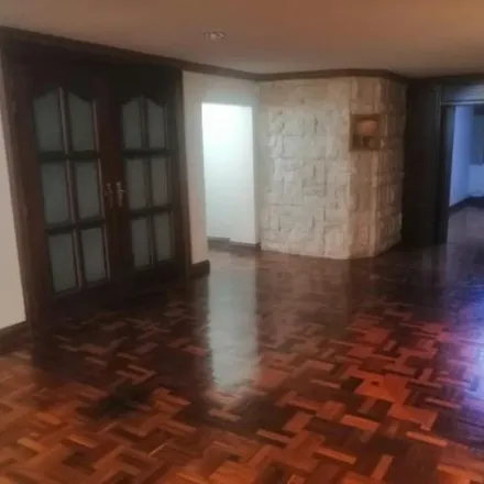 Rent this 3 bed apartment on Avenida Los Guaytambos in 180103, Ambato