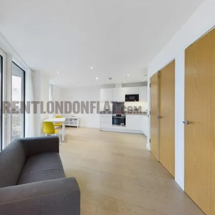 Image 1 - Barking, Cambridge Road, London, IG11 8NZ, United Kingdom - Apartment for rent
