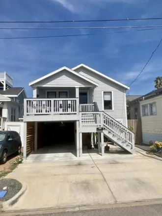 Buy this 2 bed house on 1646 16th Street in Galveston, TX 77550