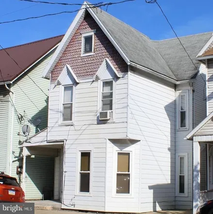 Buy this studio townhouse on 441 Union Street in Millersburg, PA 17061