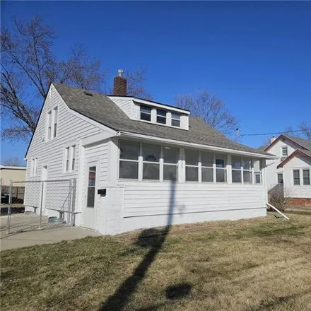 Buy this 2 bed house on Urbandale Auto Body in 70th Street, Urbandale