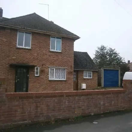 Rent this 3 bed duplex on Centre Parade in Kettering, United Kingdom