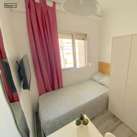 Rent this 4 bed room on Calle Doctor González Meneses in 41009 Seville, Spain