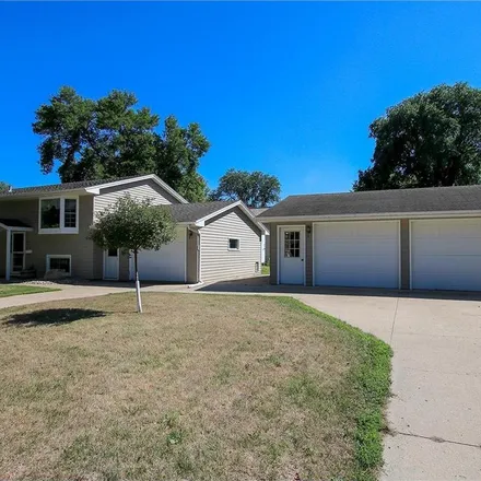 Buy this 3 bed house on 501 West Saint Paul Street in Litchfield, MN 55355