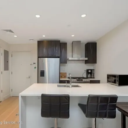 Image 2 - 738 Grand Street, New York, NY 11206, USA - Apartment for sale
