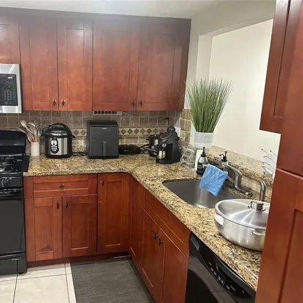Image 4 - 17911 NW 68th Ave Apt P104, Hialeah, Florida, 33015 - Condo for rent