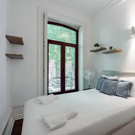 Rent this 3 bed condo on Escola de Yoga Antigo in Rua de Santa Catarina 310, 4000-443 Porto