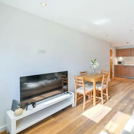 Image 5 - Dan Court, Lakeside Drive, London, NW10 7FH, United Kingdom - Apartment for rent