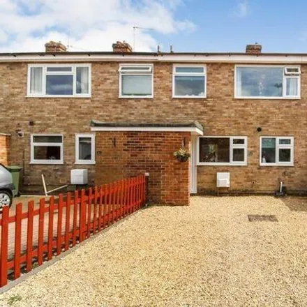 Rent this 3 bed townhouse on Sorrel Close in Newbury, RG14 2SG