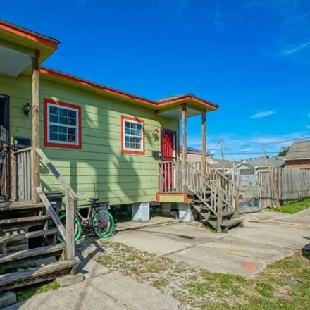 Image 2 - 127 North Johnson Street, New Orleans, LA 70112, USA - House for sale
