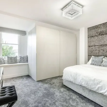 Rent this 3 bed apartment on Queen's Gate Terrace in London, SW7 5JE
