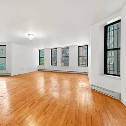 Image 7 - 517 East 11th Street, New York, NY 10009, USA - Condo for sale